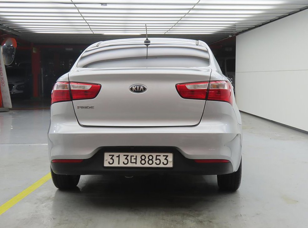 기아 프라이드 4DR 1.6 GDI 럭셔리 사진 3