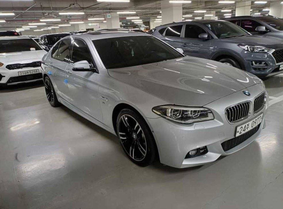 BMW 5시리즈 520d xDrive M 에어로다이나믹 사진 3