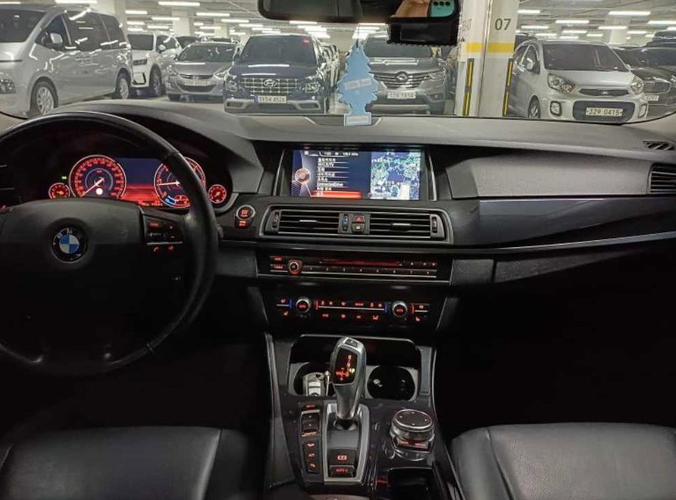 BMW 5시리즈 520d xDrive M 에어로다이나믹 사진 5