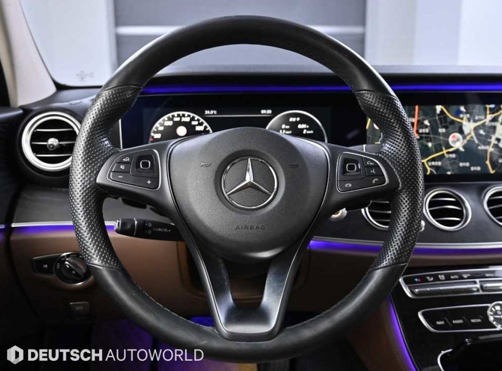 벤츠 E 클래스 E300 4MATIC 아방가르드 사진 13