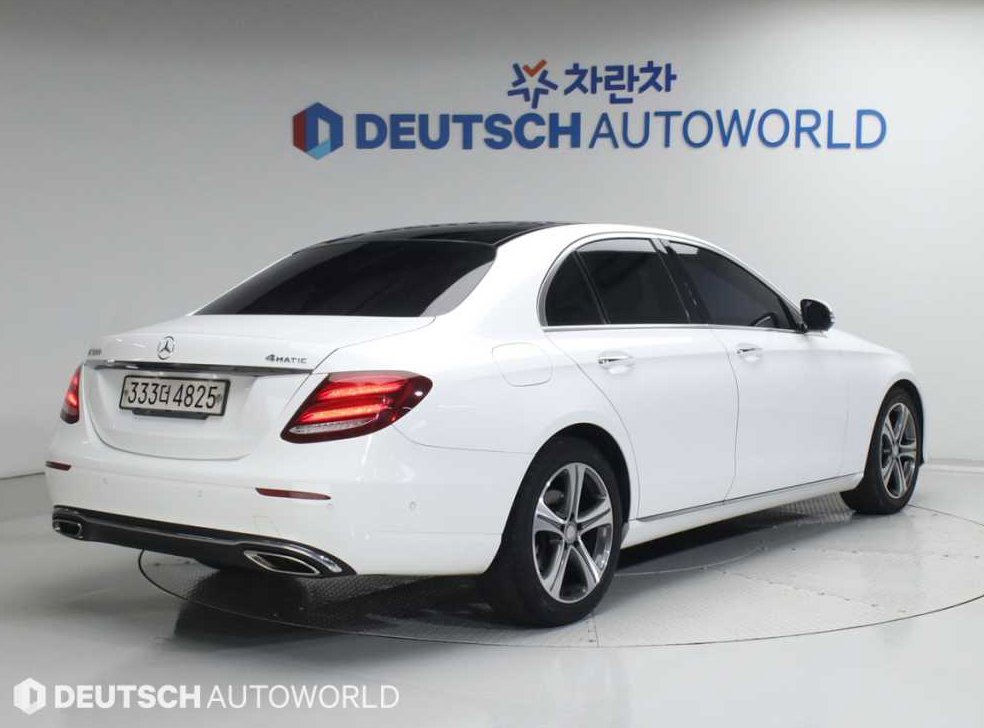 벤츠 E 클래스 E300 4MATIC 아방가르드 사진 2