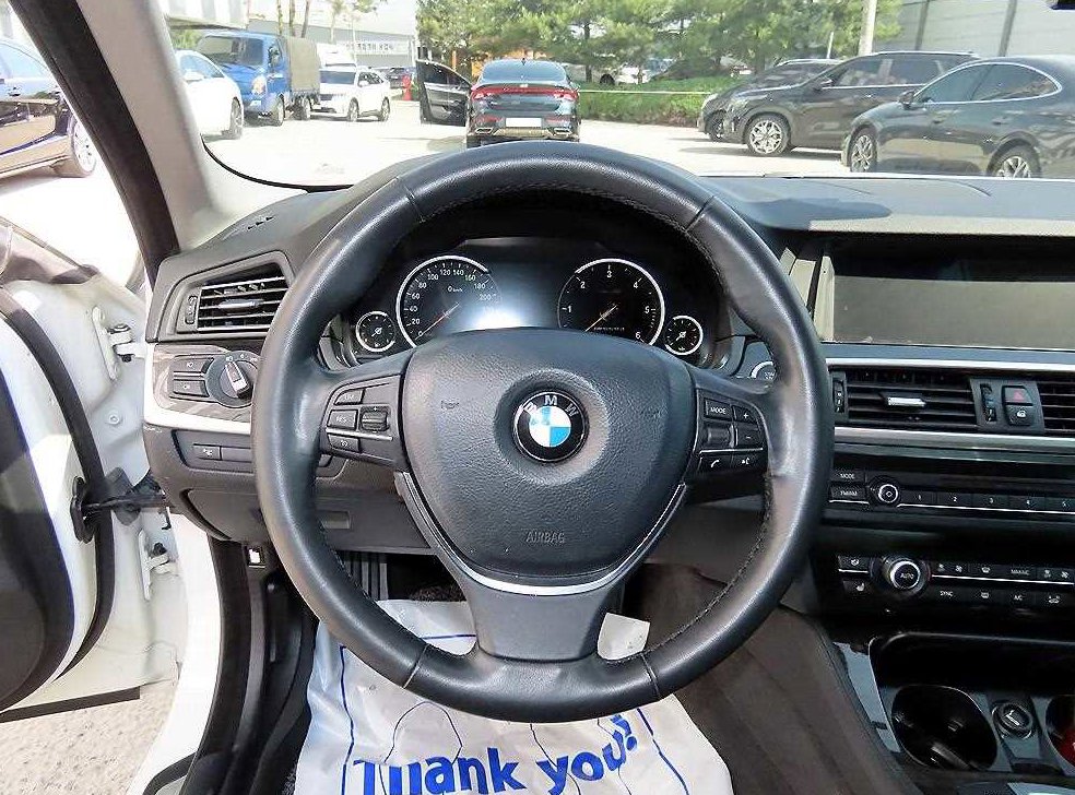 BMW 5시리즈 520d xDrive 사진 8