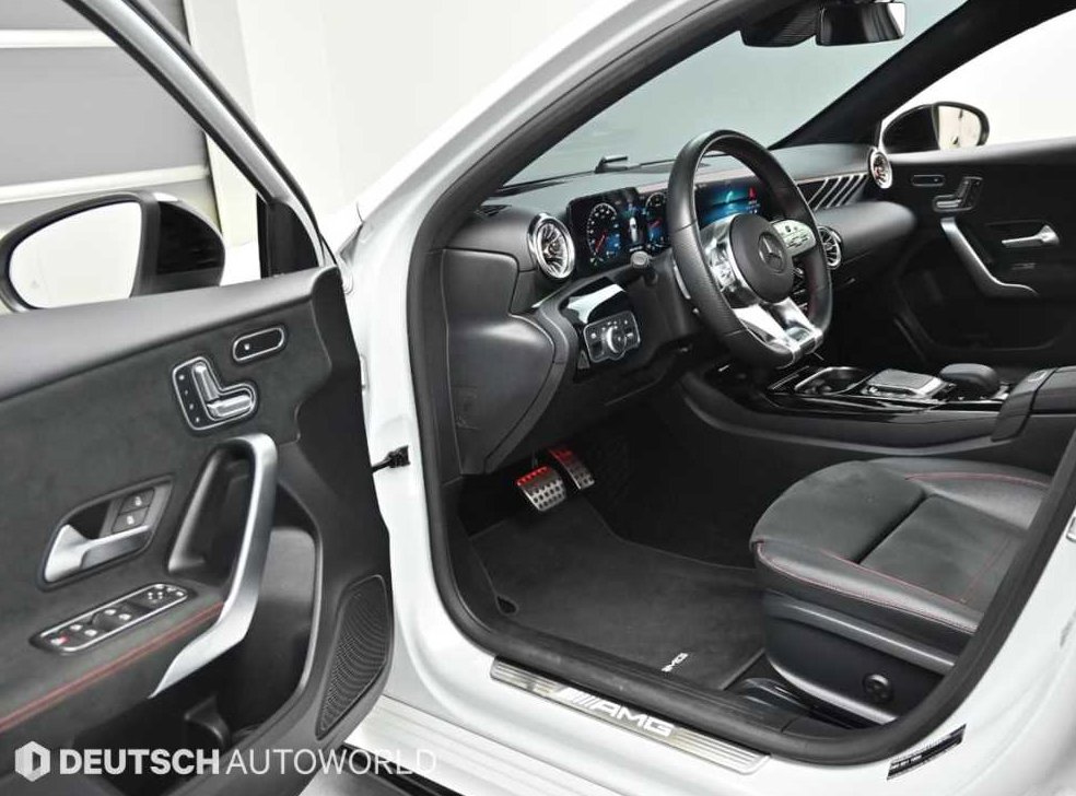 벤츠 A 클래스 AMG A45 4MATIC+ 해치백 사진 11