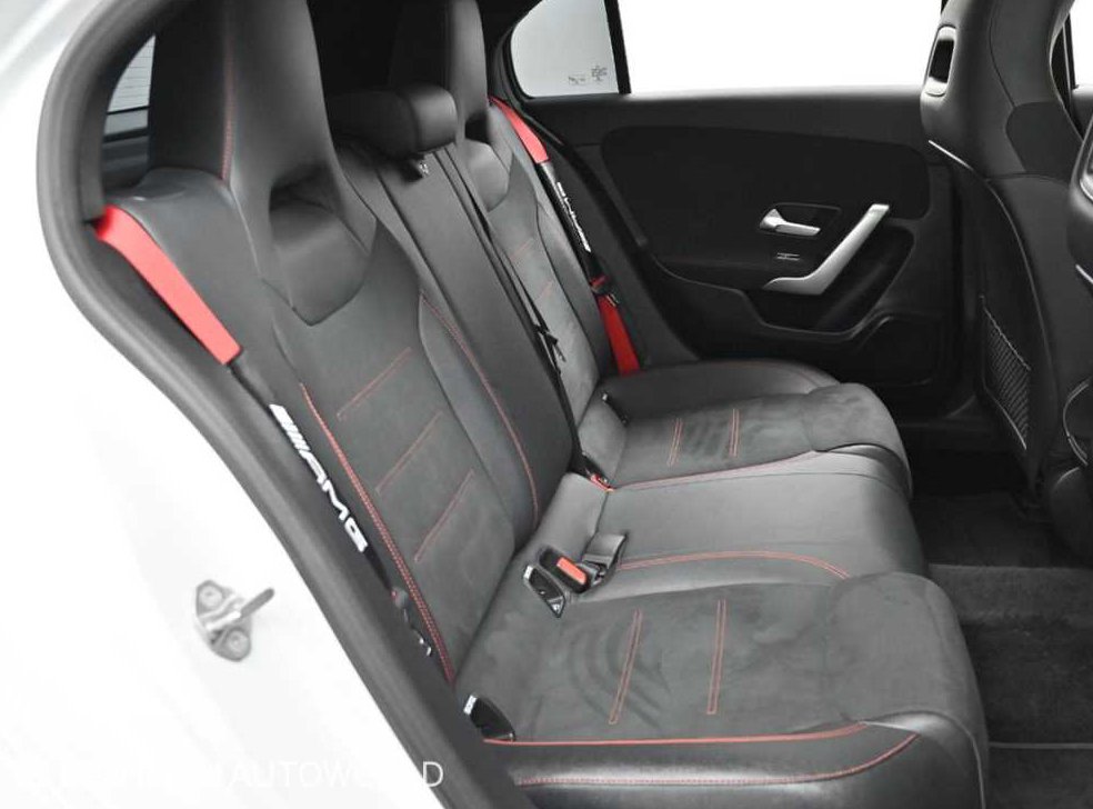 벤츠 A 클래스 AMG A45 4MATIC+ 해치백 사진 12