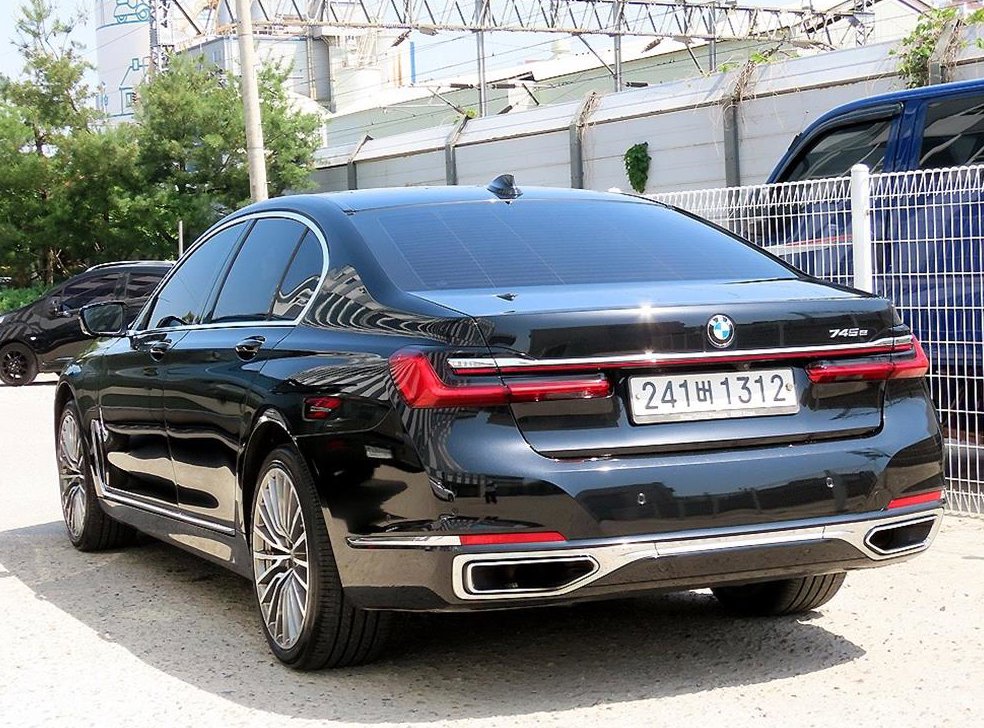 BMW 7시리즈 745e sDrive 디자인 퓨어 엑설런스 사진 3