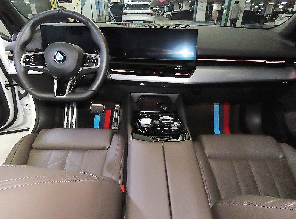 BMW 5시리즈 520i 사진 10