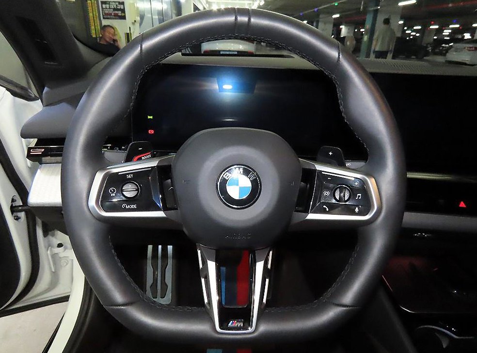 BMW 5시리즈 520i 사진 8