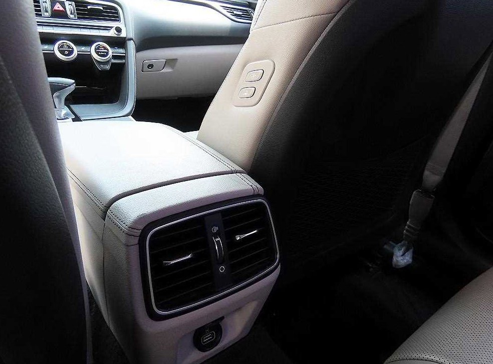 제네시스 G70 2.0T AWD 사진 17
