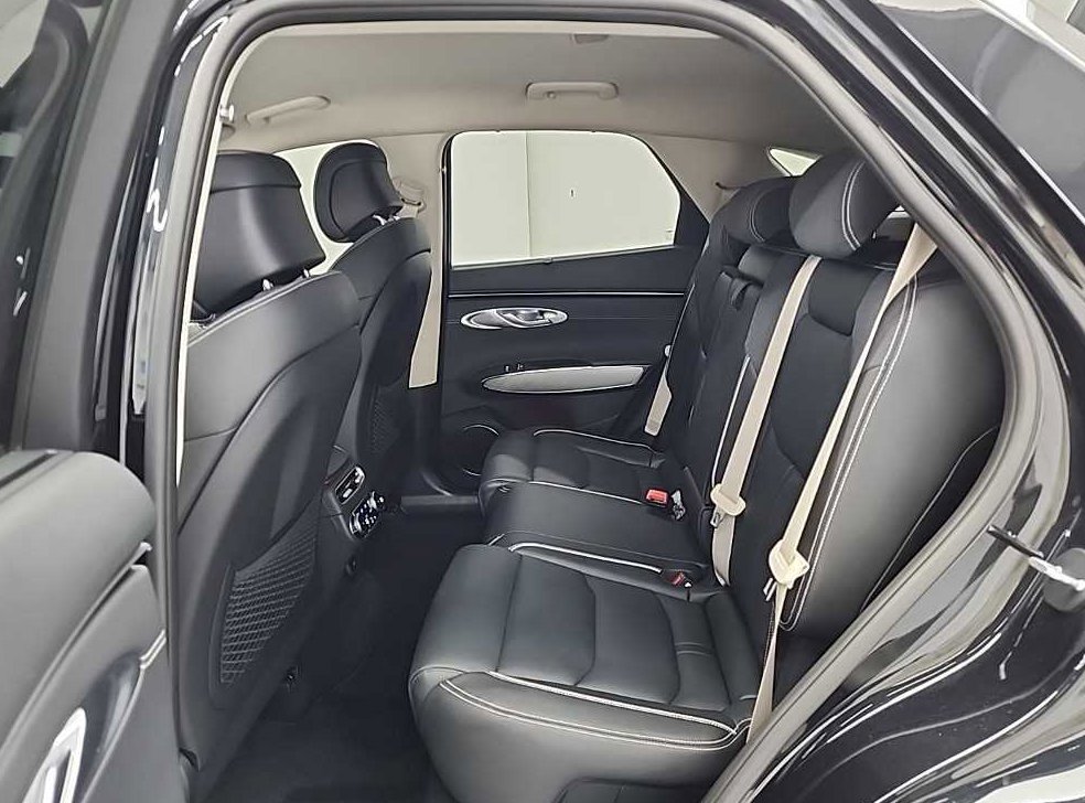 제네시스 GV70 e-AWD 사진 12