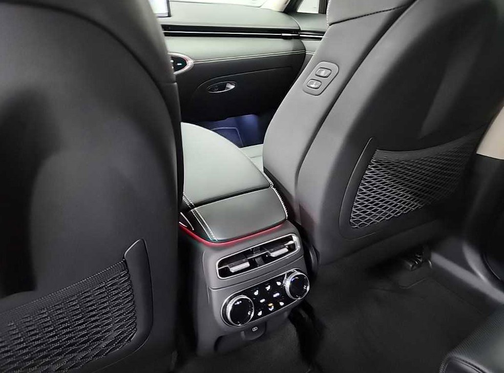 제네시스 GV70 e-AWD 사진 13