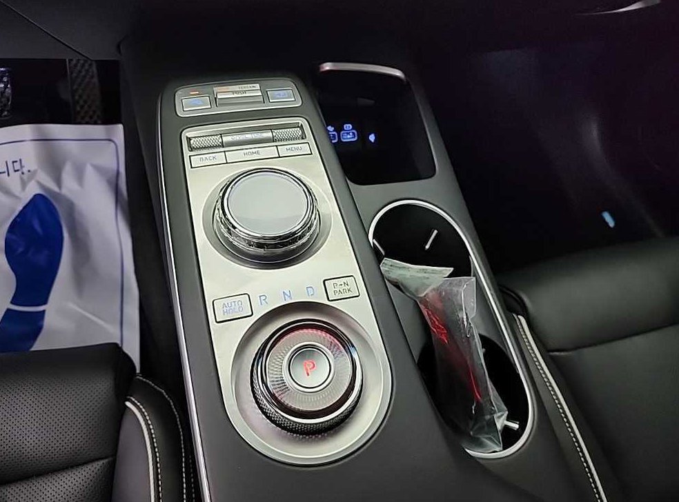 제네시스 GV70 e-AWD 사진 8