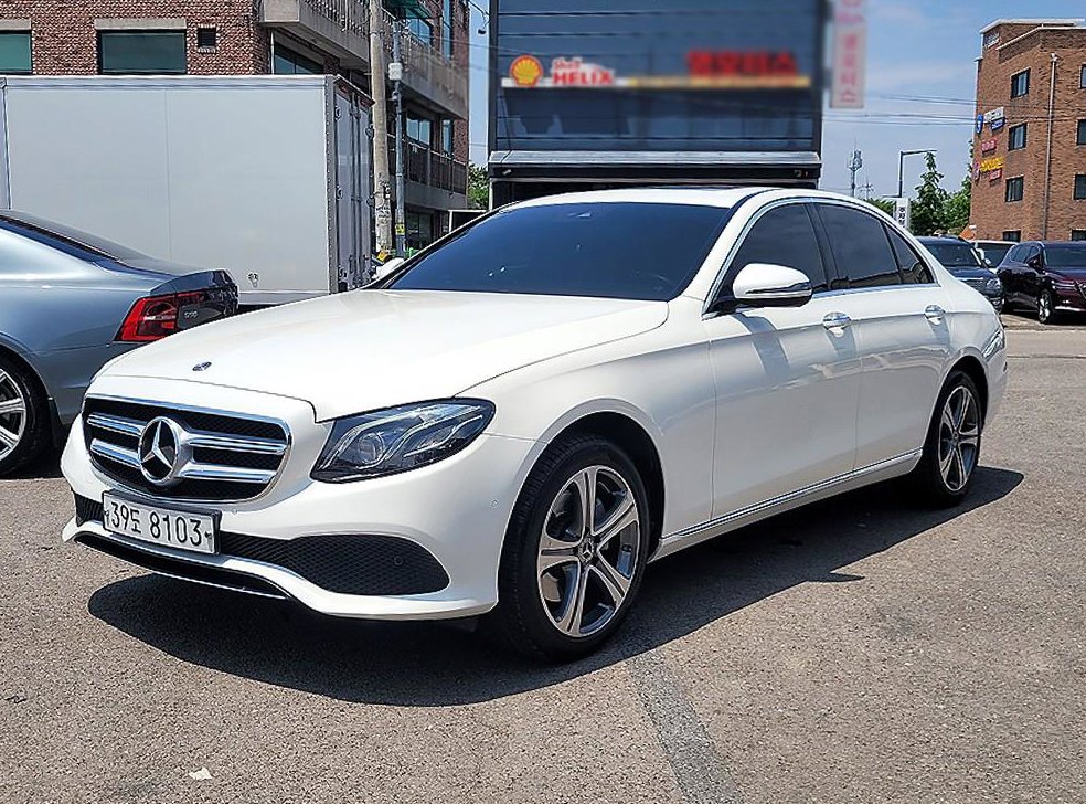 벤츠 E 클래스 E220d 아방가르드