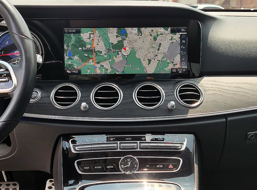 벤츠 E 클래스 E220d 아방가르드 사진 10