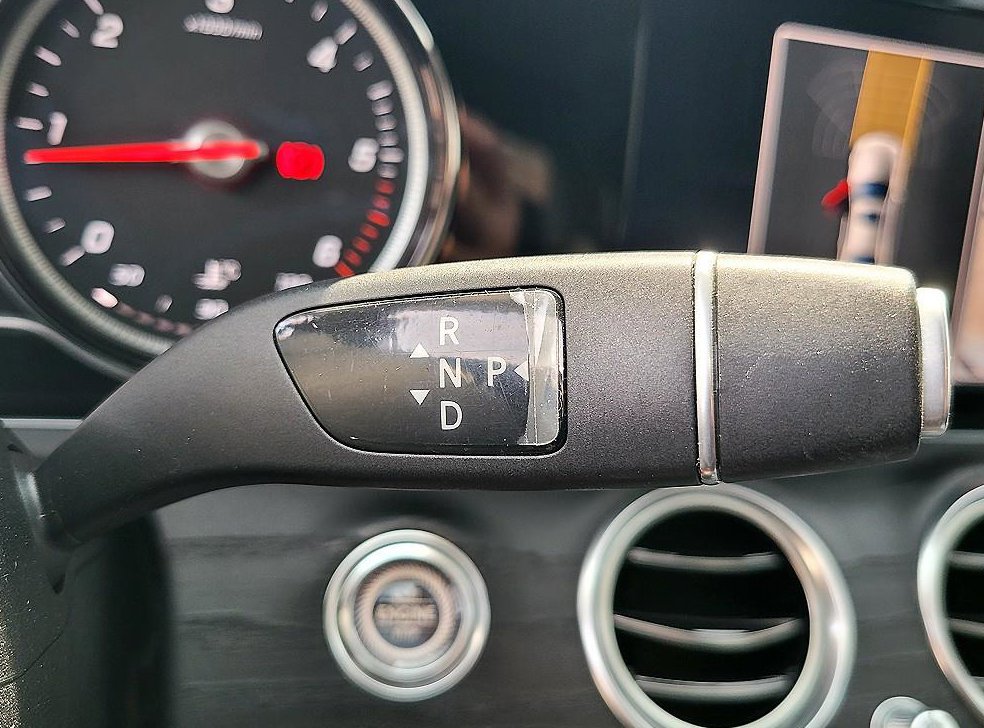 벤츠 E 클래스 E220d 아방가르드 사진 11