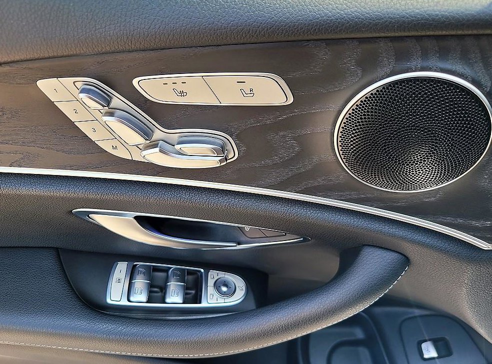 벤츠 E 클래스 E220d 아방가르드 사진 12