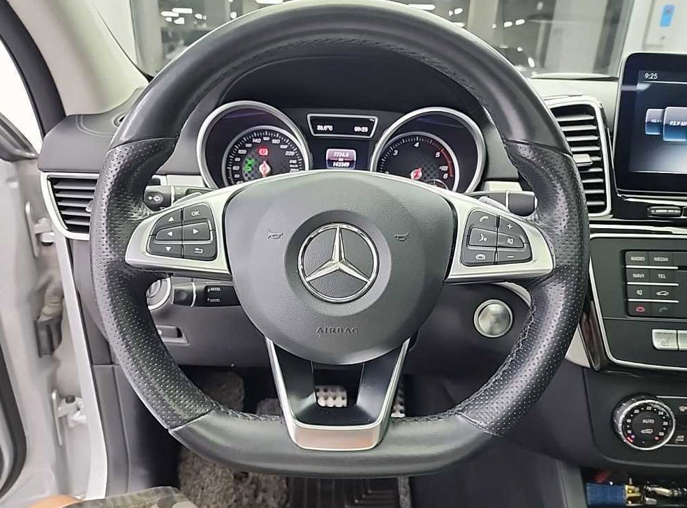 벤츠 GLE 클래스 GLE 350 d 4MATIC 쿠페 사진 9