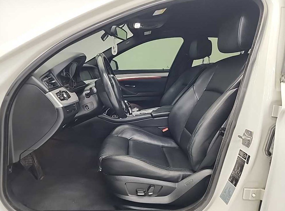 BMW 5시리즈 520d 사진 11