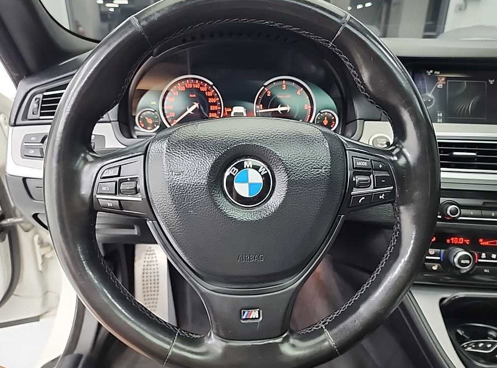 BMW 5시리즈 520d 사진 9