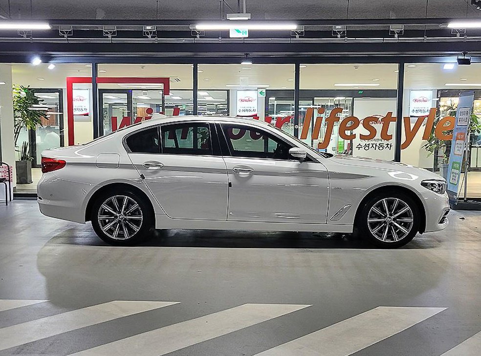 BMW 5시리즈 520i 럭셔리 사진 3