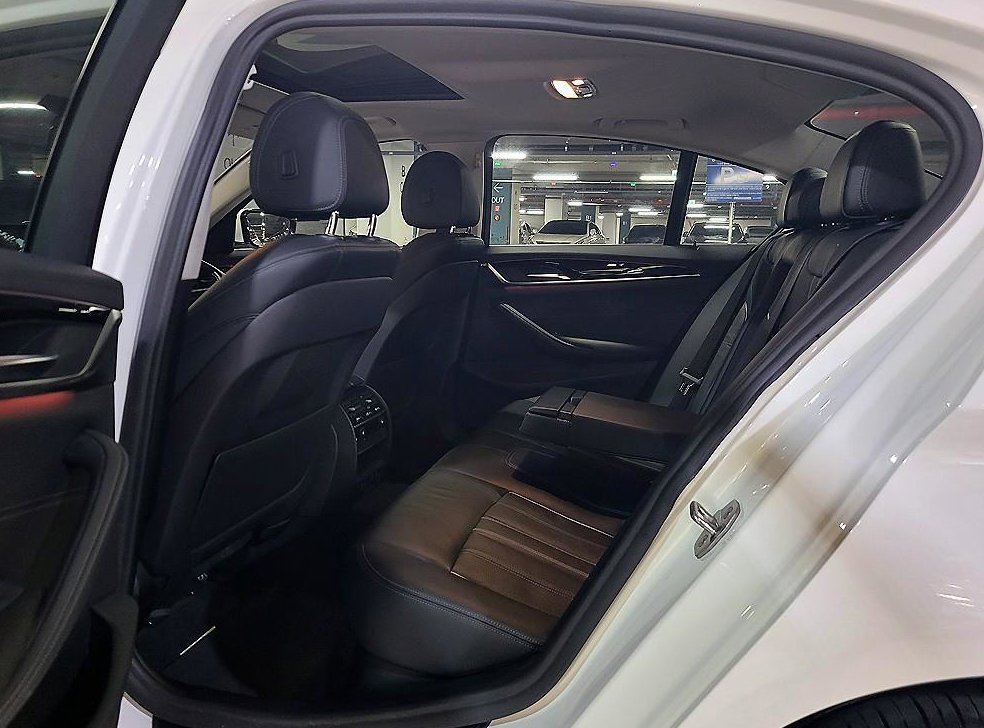 BMW 5시리즈 520i 럭셔리 사진 8