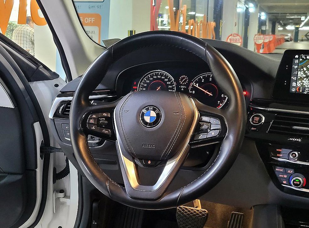 BMW 5시리즈 520i 럭셔리 사진 9