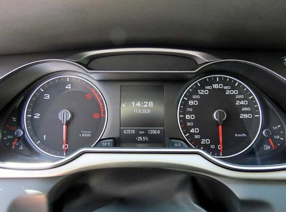 아우디 A4 2.0 TDI 사진 9