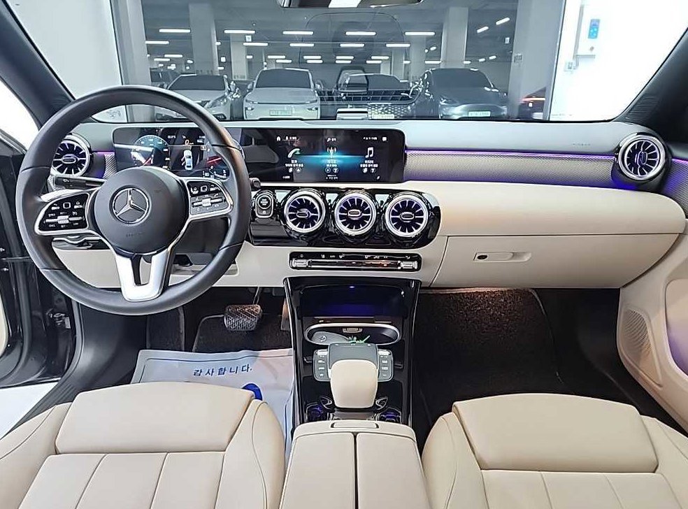 벤츠 A 클래스 A220 세단