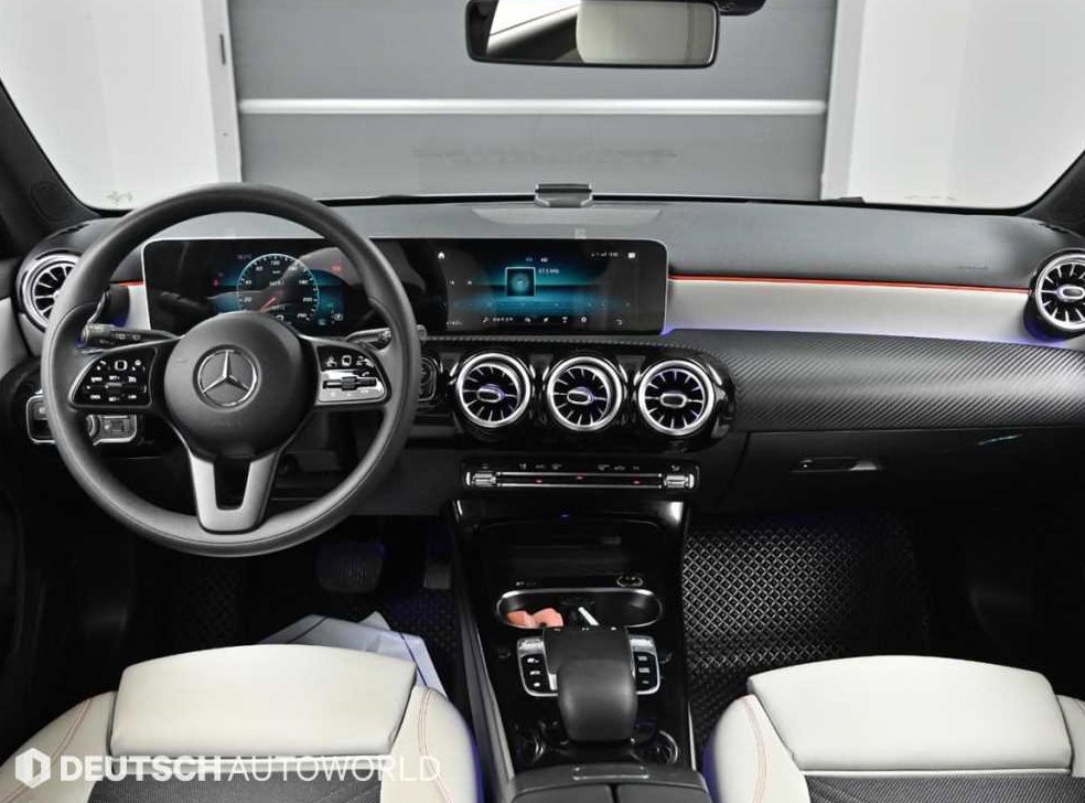 벤츠 A 클래스 A220 해치백 사진 7