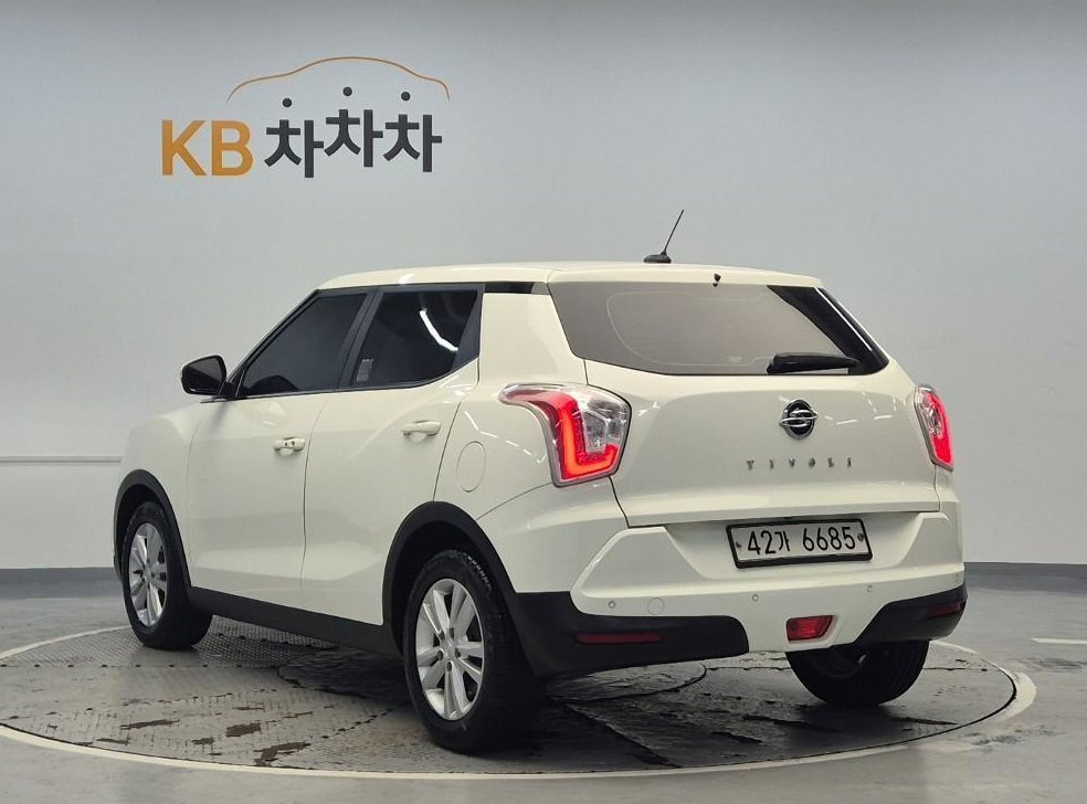 KG모빌리티(쌍용)  티볼리 2WD 가솔린 LX 사진 3