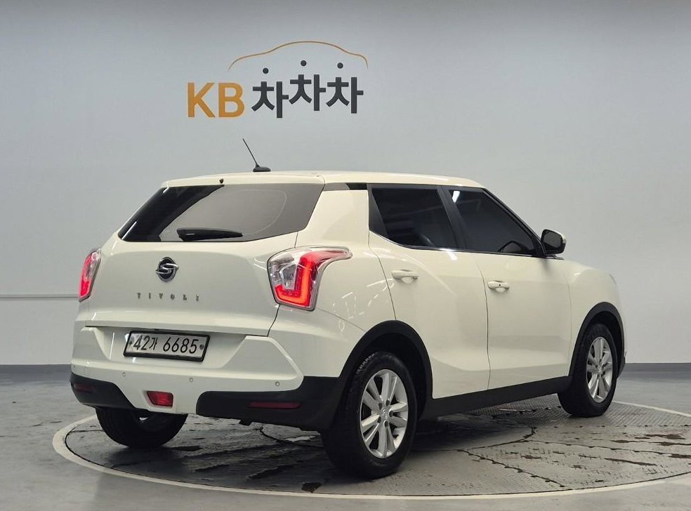 KG모빌리티(쌍용)  티볼리 2WD 가솔린 LX 사진 4