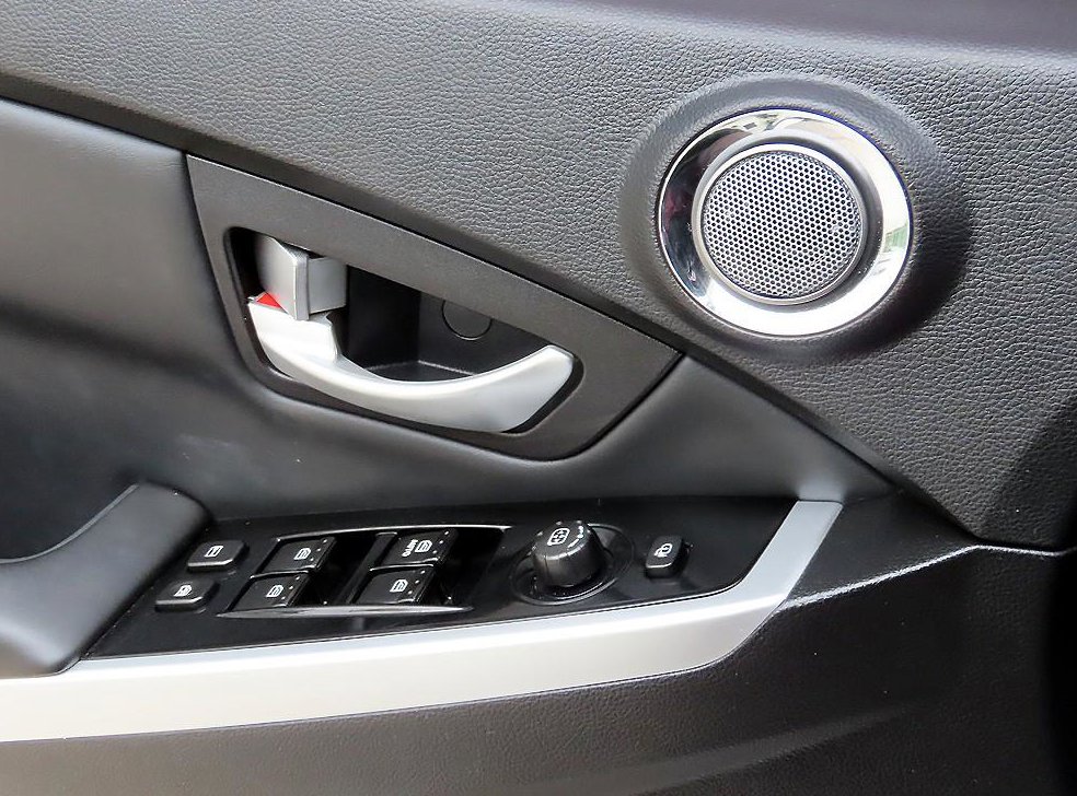 KG모빌리티(쌍용)  코란도 2WD 2.0 CVT 사진 11