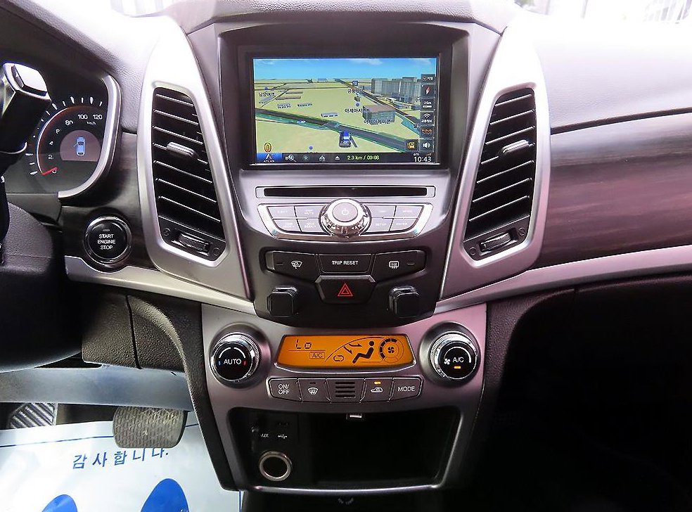 KG모빌리티(쌍용)  코란도 2WD 2.0 CVT 사진 14