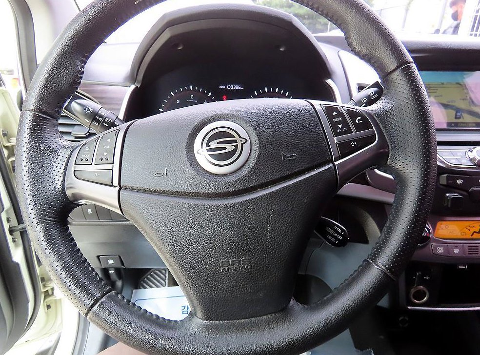 KG모빌리티(쌍용)  코란도 2WD 2.0 CVT 사진 8