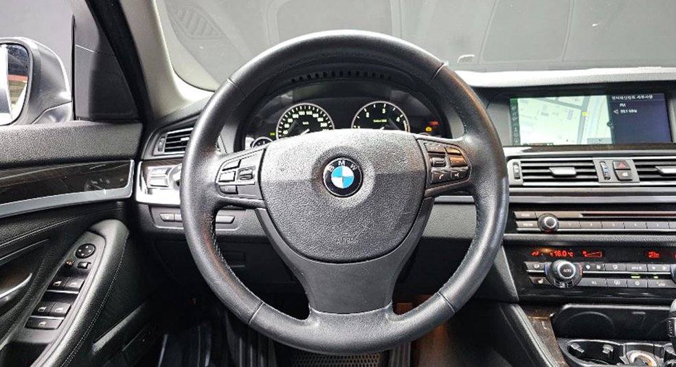BMW 5시리즈 520d 사진 12