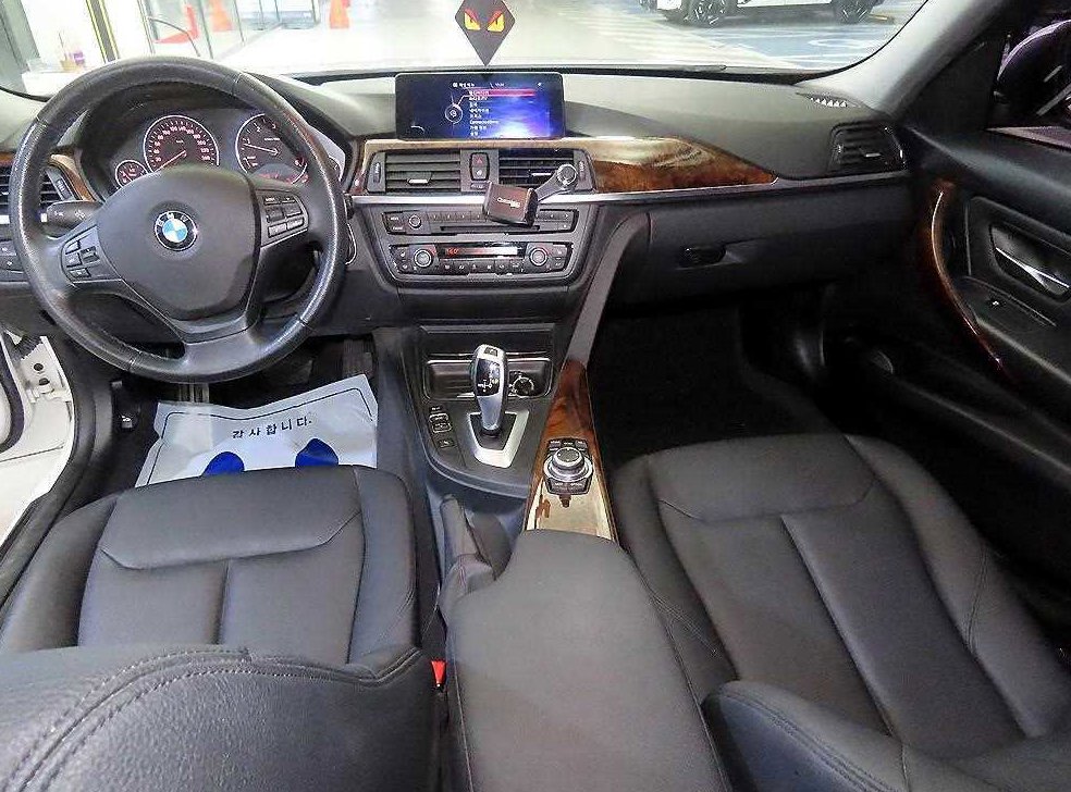 BMW 3시리즈 320d xDrive 사진 10