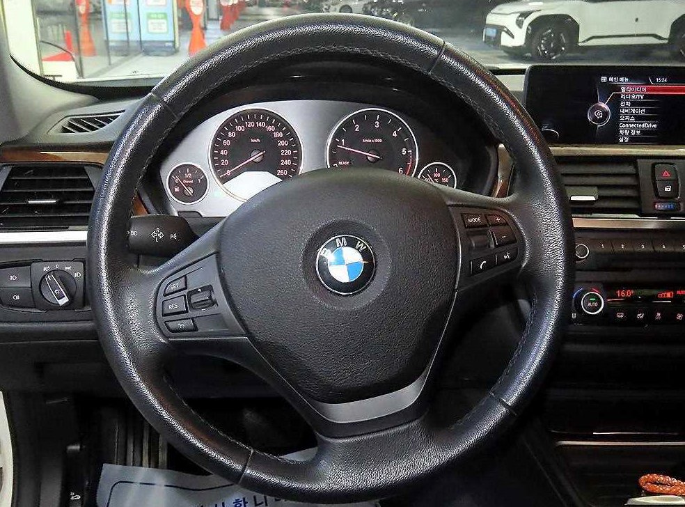 BMW 3시리즈 320d xDrive 사진 8