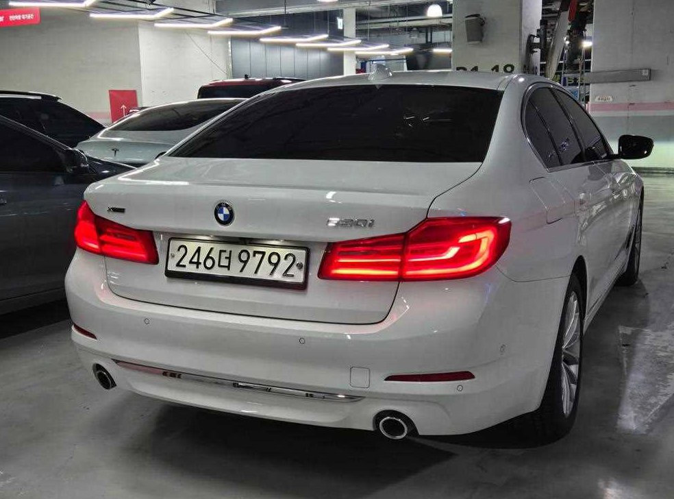 BMW 5시리즈 530i xDrive 럭셔리 플러스 사진 3