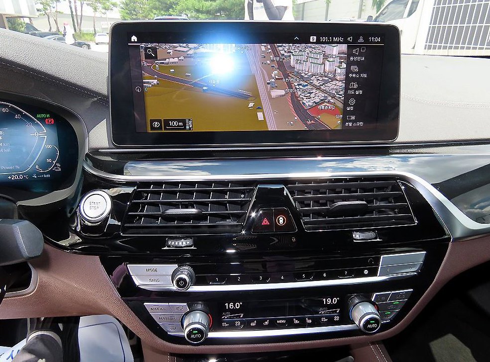 BMW 5시리즈 530e M 스포츠 사진 13
