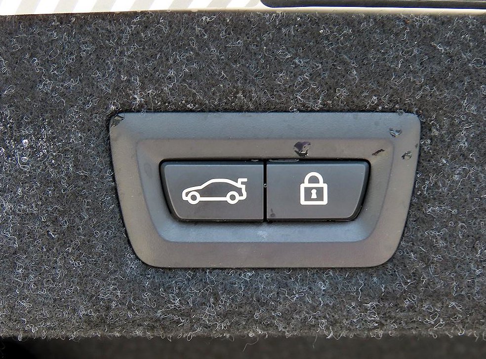BMW 5시리즈 530e M 스포츠 사진 17