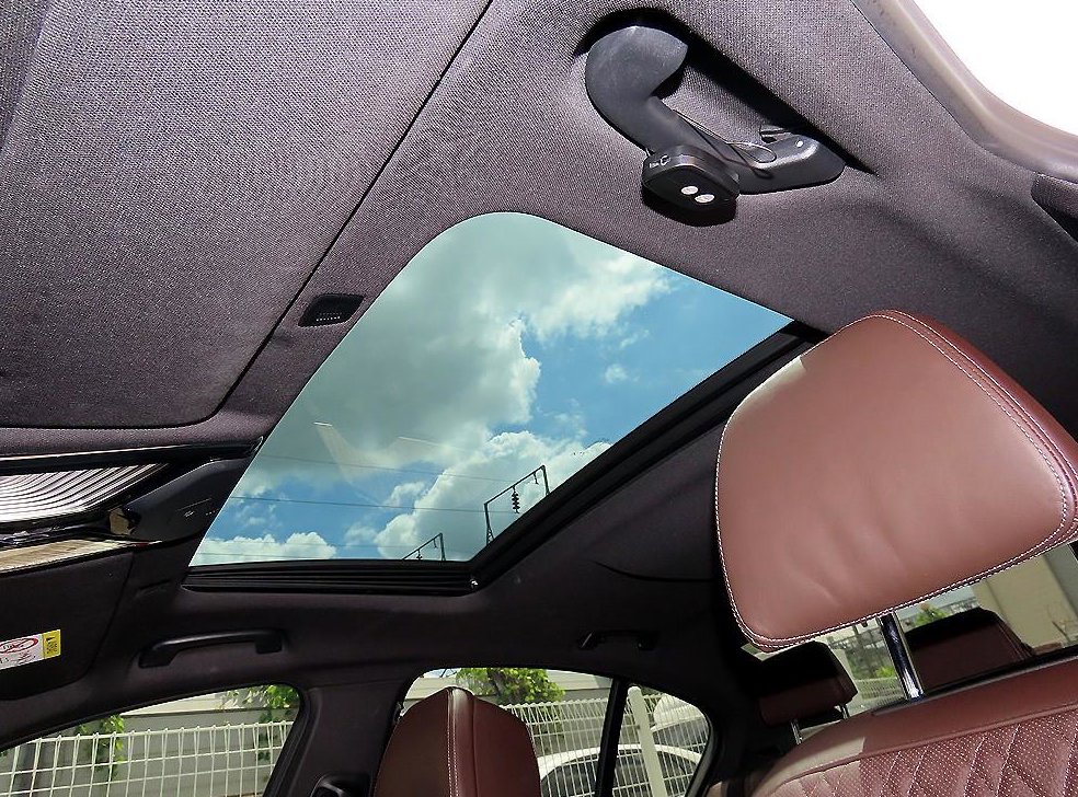 BMW 5시리즈 530e M 스포츠 사진 18