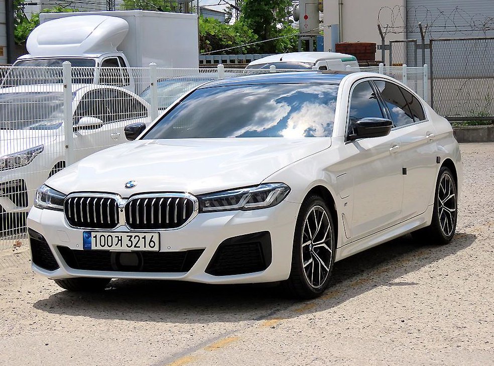 BMW 5시리즈 530e M 스포츠 사진 2