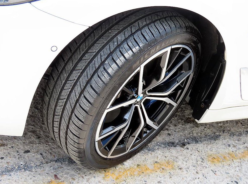 BMW 5시리즈 530e M 스포츠 사진 20