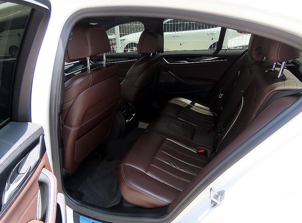 BMW 5시리즈 530e M 스포츠 사진 6