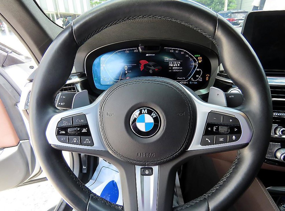 BMW 5시리즈 530e M 스포츠 사진 8