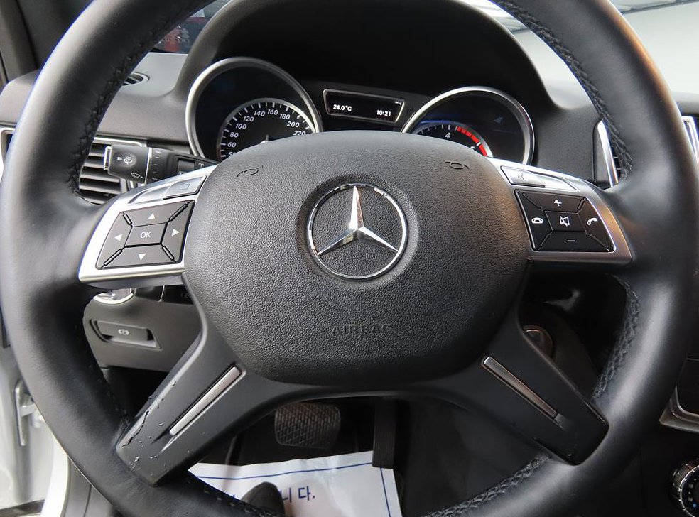 벤츠 M 클래스 ML350 블루텍 4매틱 사진 10