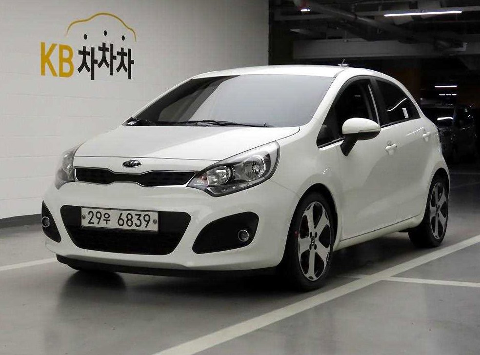 기아 프라이드 5DR 1.6GDI 프레스티지 사진 2