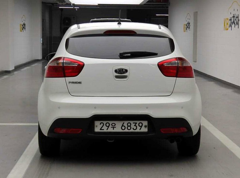 기아 프라이드 5DR 1.6GDI 프레스티지 사진 3