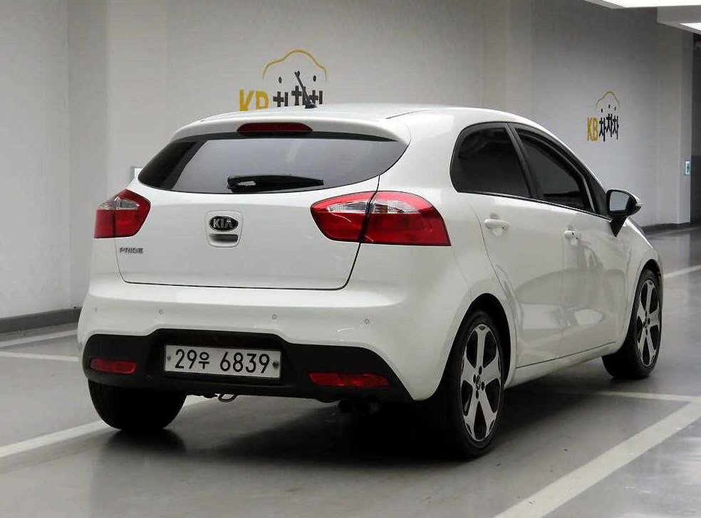 기아 프라이드 5DR 1.6GDI 프레스티지 사진 4