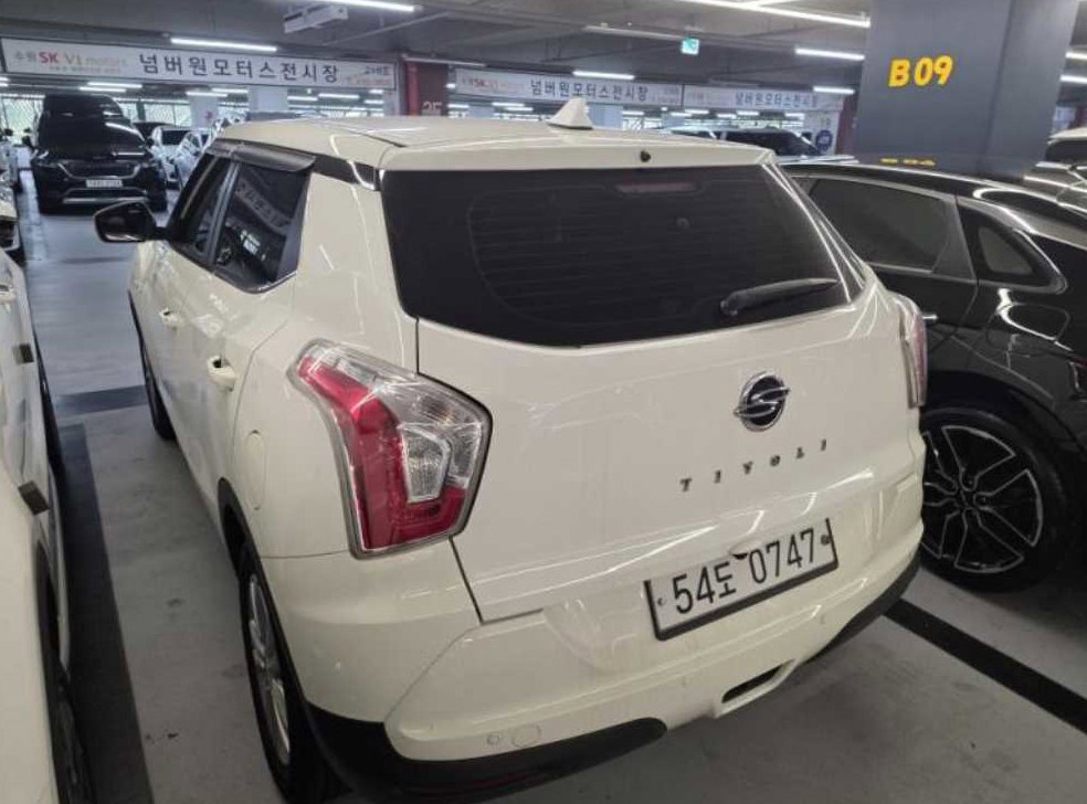 KG모빌리티(쌍용)  티볼리 가솔린 2WD 1.6 VX 사진 2