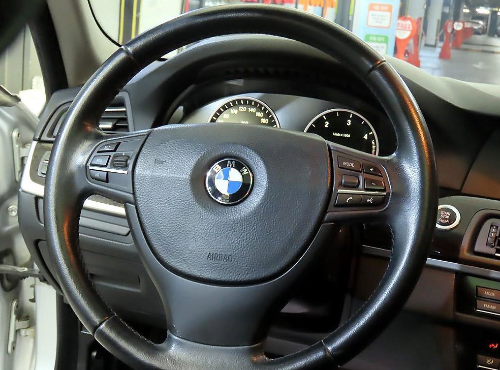 BMW 5시리즈 520d 사진 8